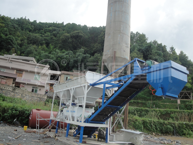 在農村投資移動式水泥穩(wěn)定碎石基層攪拌站和移動式農村砼攪拌站多少錢？